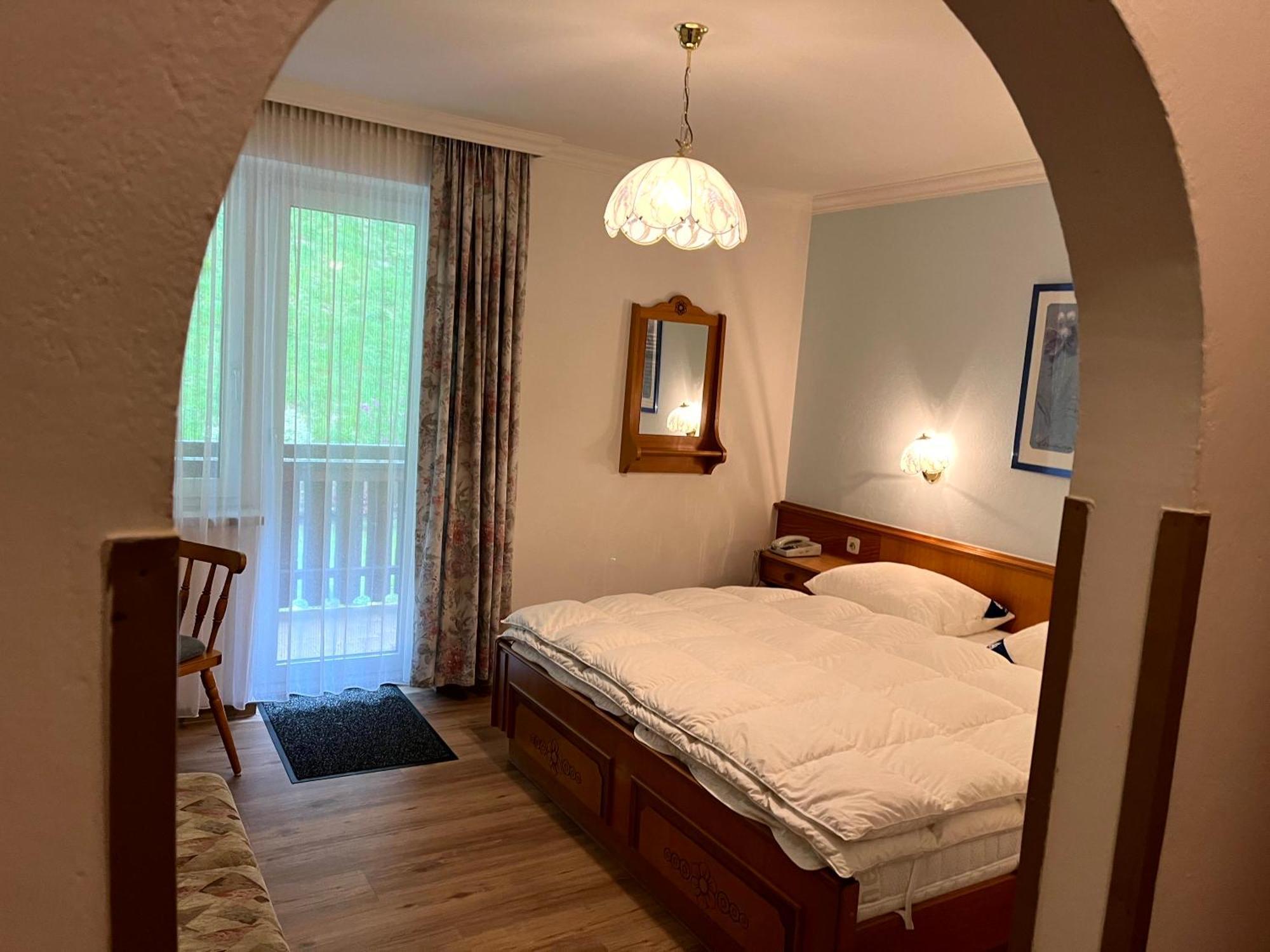 Pension Haus Riedlsperger ซาลบาคฮินเทอร์เกลมม์ ภายนอก รูปภาพ